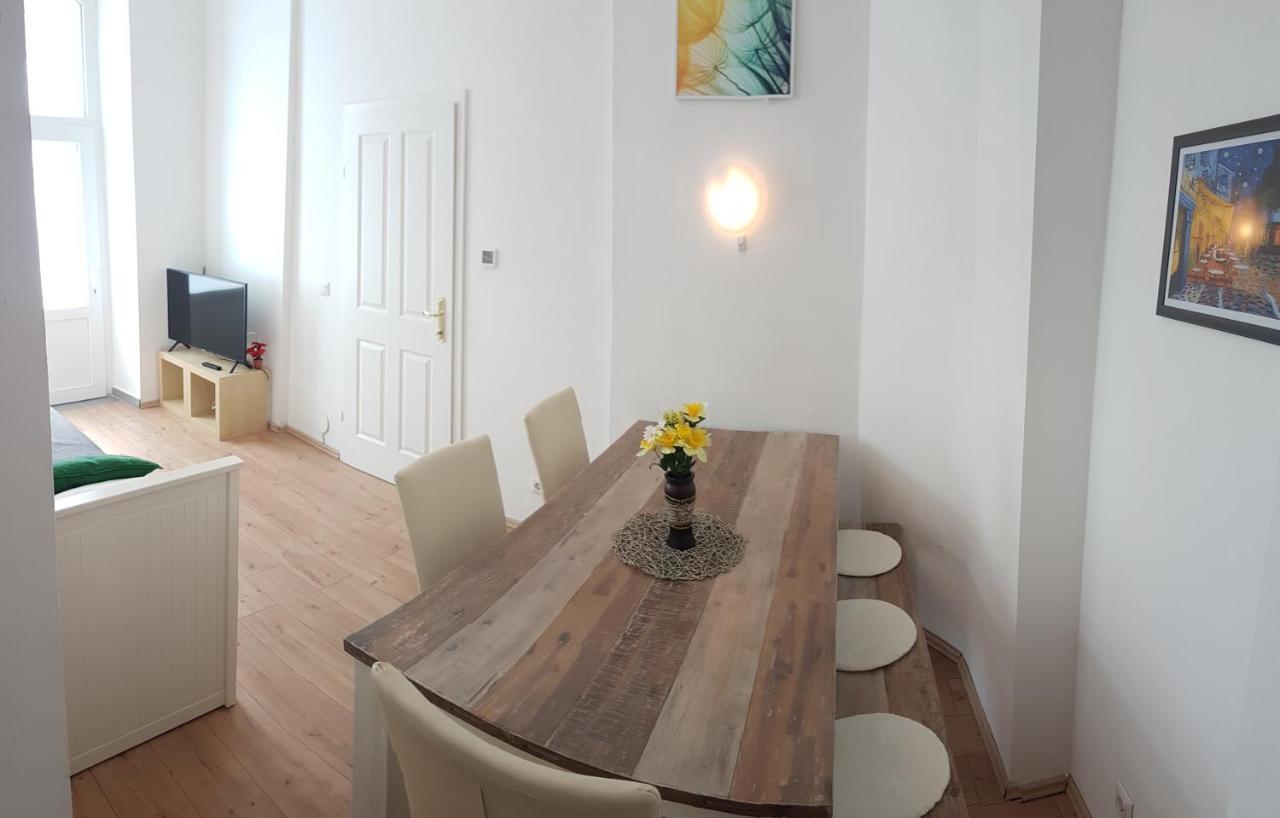 Sobieski Town Apartments Виена Стая снимка