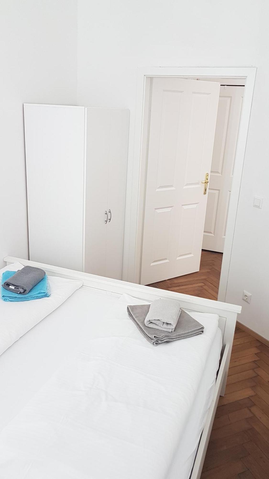 Sobieski Town Apartments Виена Стая снимка