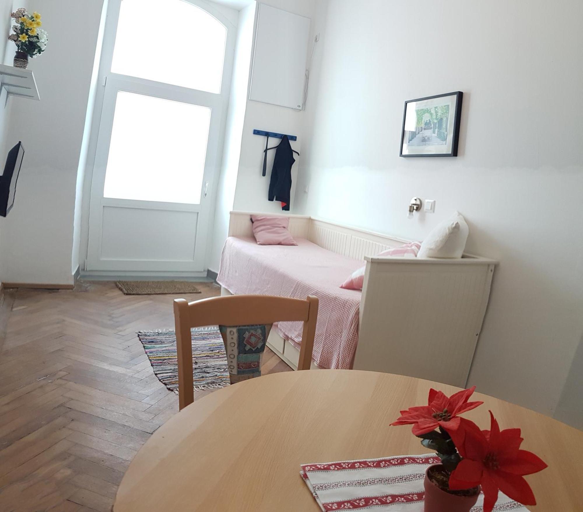 Sobieski Town Apartments Виена Стая снимка