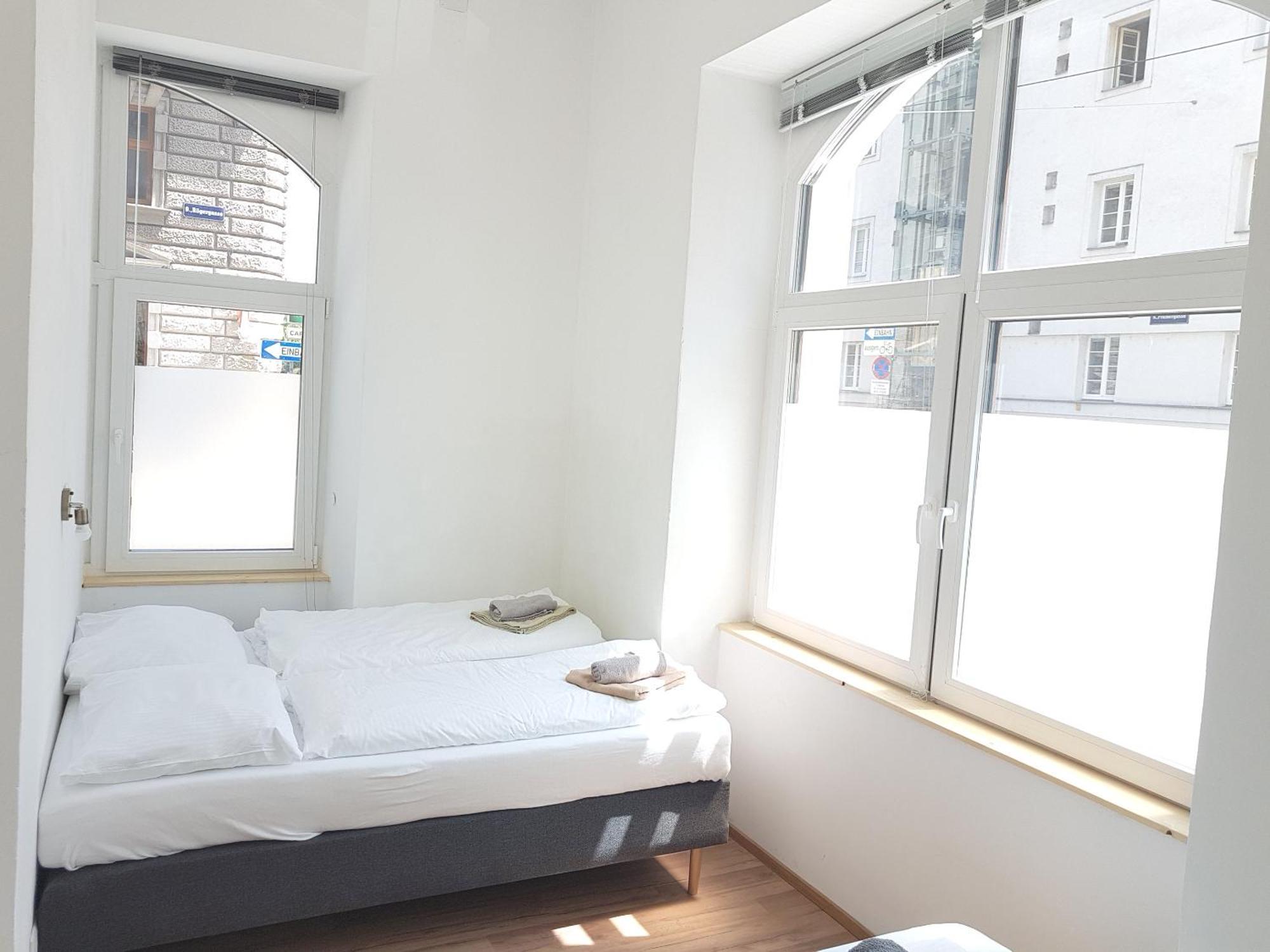 Sobieski Town Apartments Виена Стая снимка