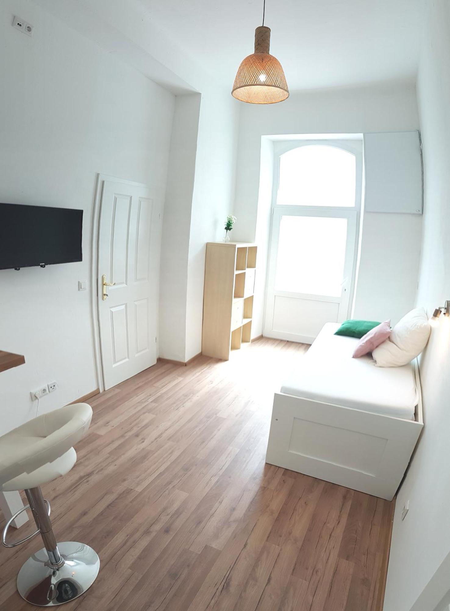 Sobieski Town Apartments Виена Стая снимка